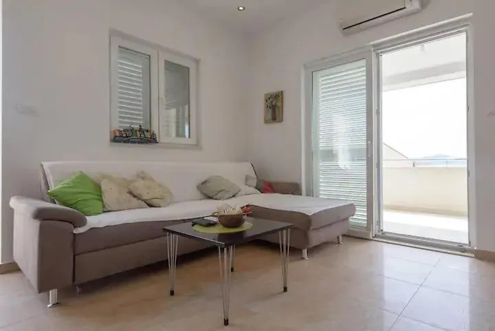 Spacious Apartment Near The Sea Zadar