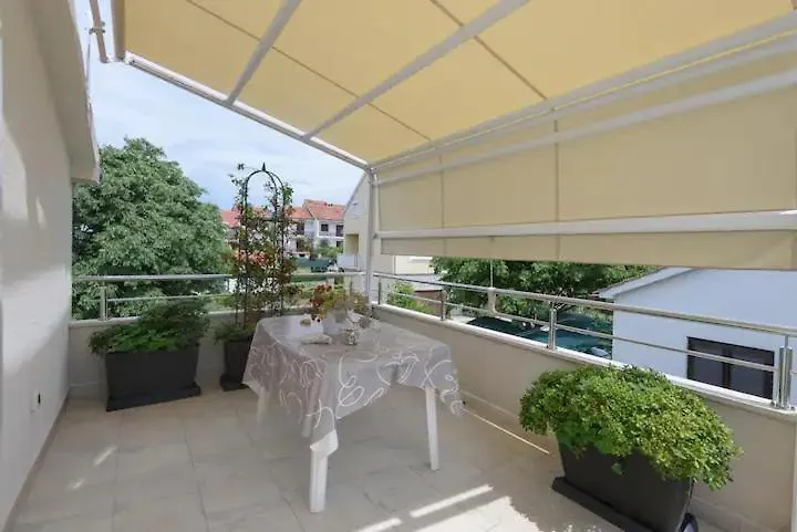 Spacious Apartment Near The Sea Zadar