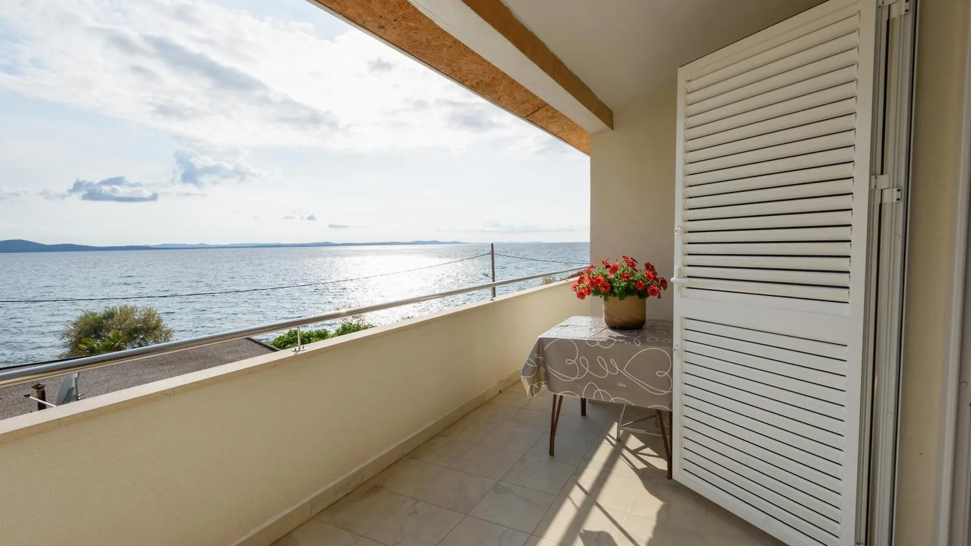 Spacious Apartment Near The Sea Zadar Croatia