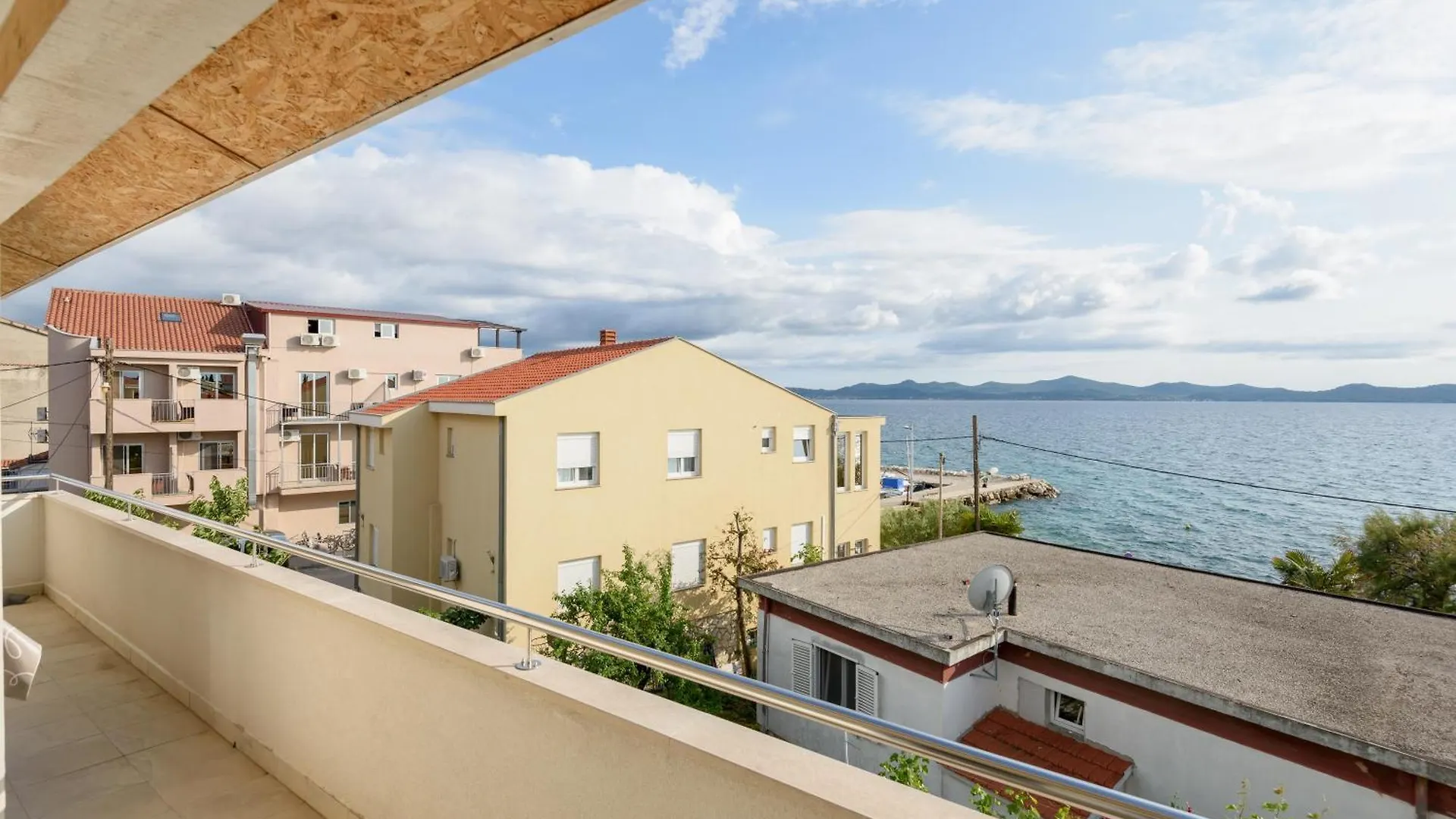 Spacious Apartment Near The Sea Zadar Croatia