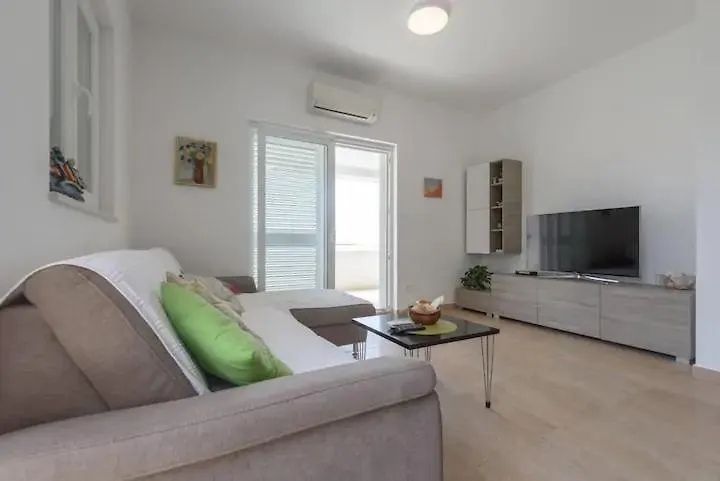 Spacious Apartment Near The Sea Zadar